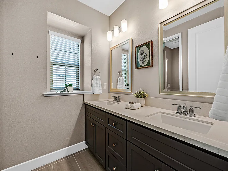 464 E Yarrow Pl — Photo 24
