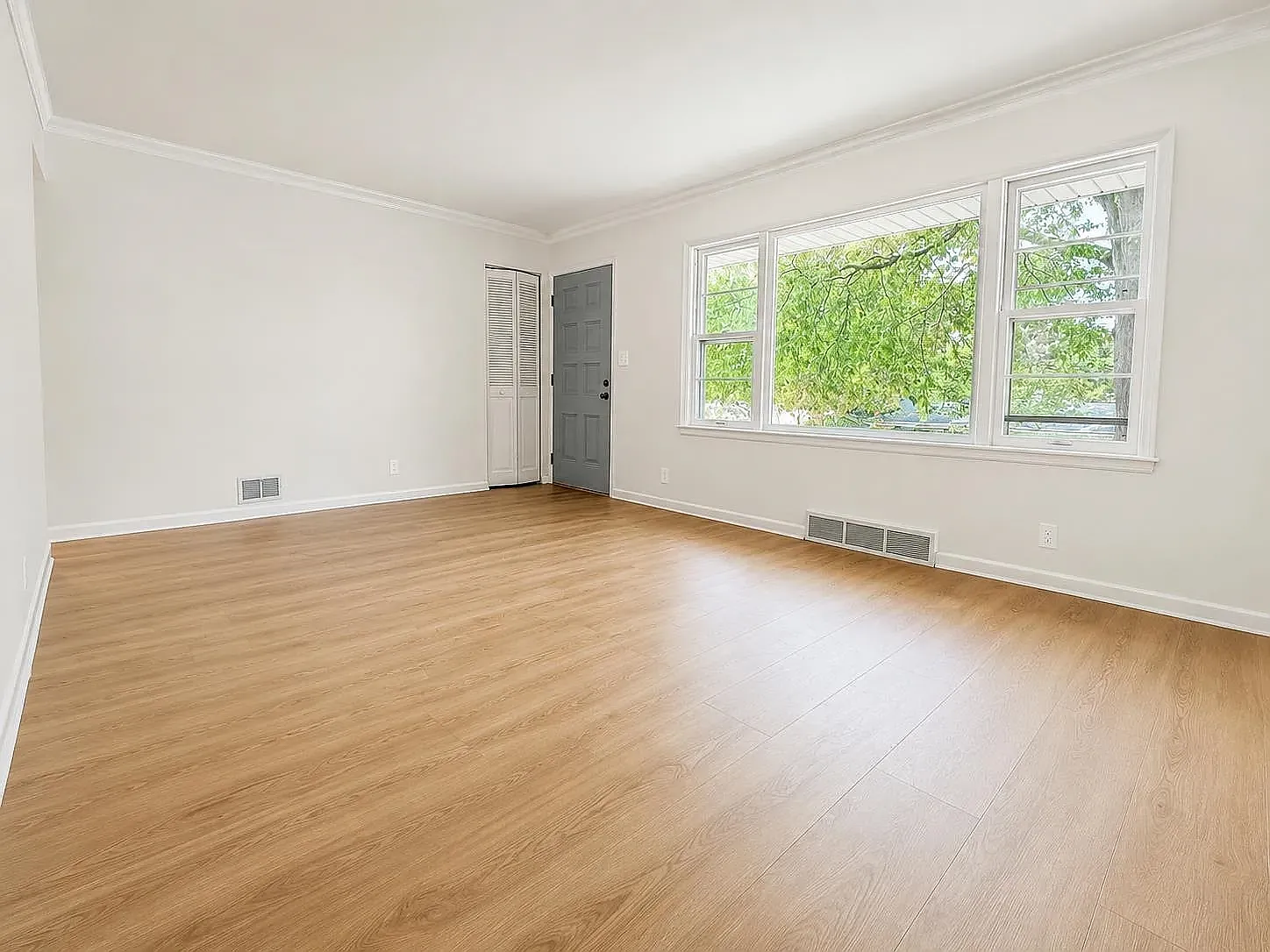 4 bed, 2091 sqft, $2,350 — Photo 3