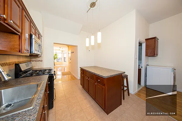 Rented by Highline Residential | media 39