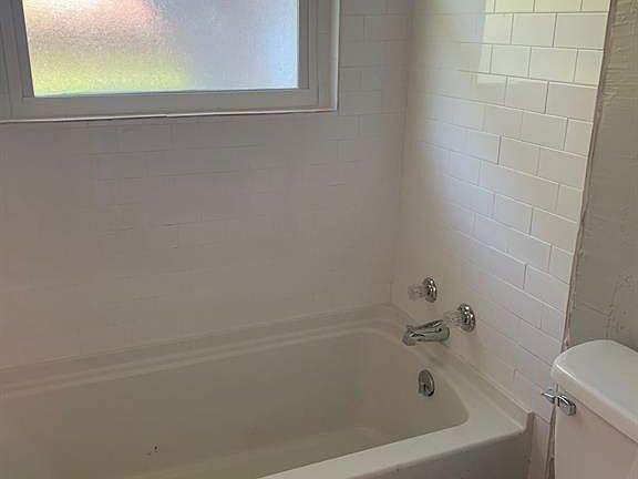 5th image of 616 E Martin Ln