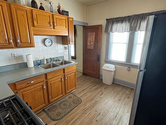 3rd image of 1622 Parmele St