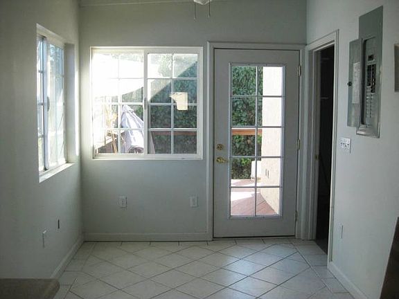 2nd image of 1831 Gardena Ave APT C