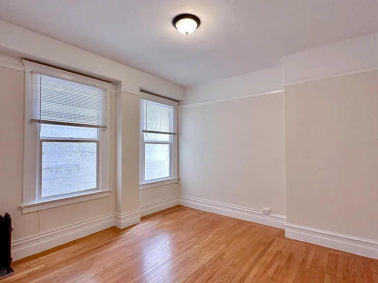 Larkin Street Apartments — Photo 9