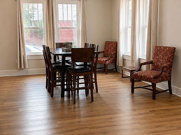 3rd image of 1023 Royal Ave