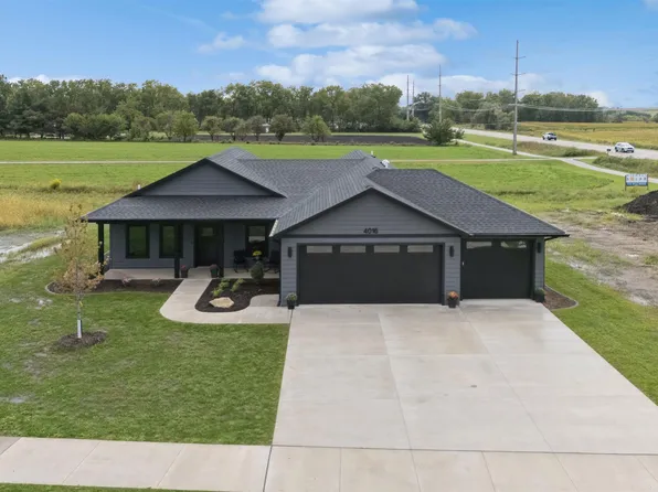 4016 Wild Horse Dr, Cedar Falls, IA 50613