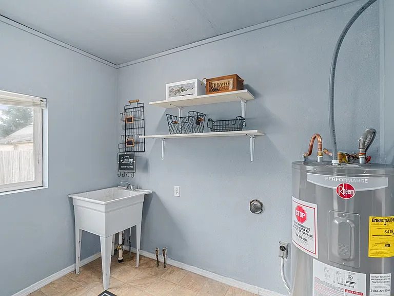 1313 Lincoln St — Photo 13