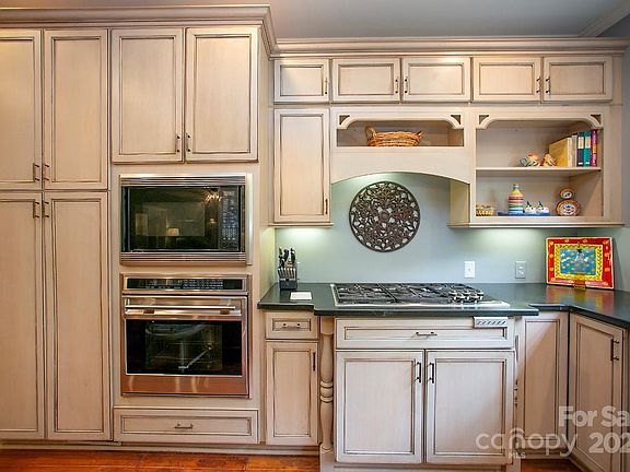 5th image of 4176 Adlee Ct