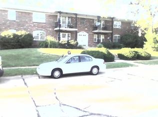 637 Highland Park Dr, Chesterfield, MO 63017