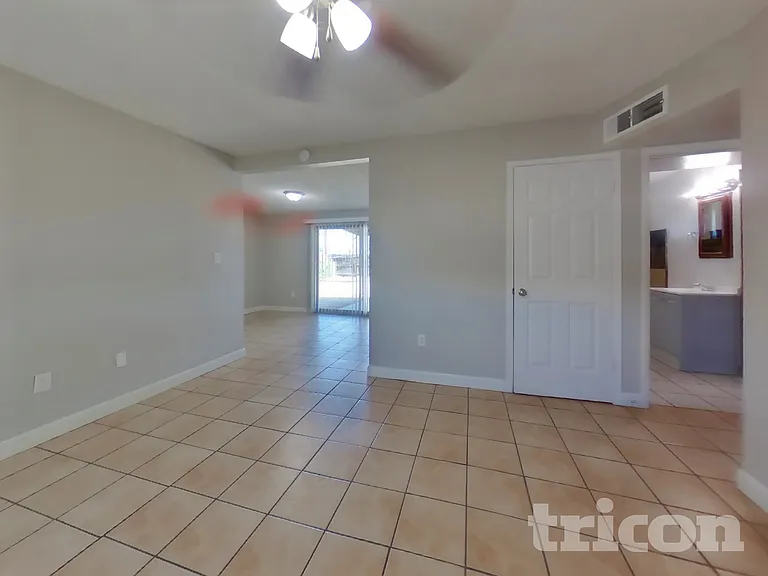 2932 W Caribbean Ln — Photo 4