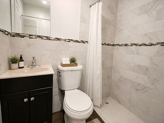 5th image of 960 Greene Ave #3B