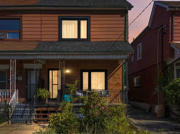 129 Kane Ave, Toronto, ON M6M 3N1