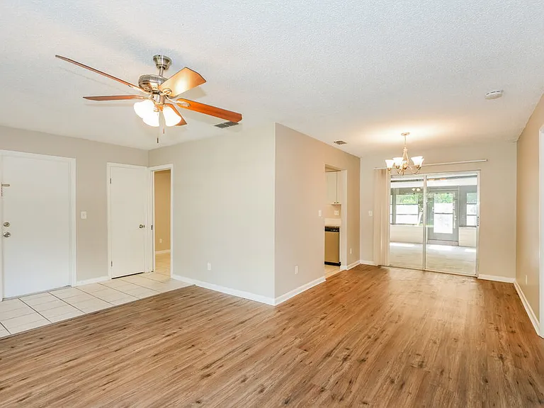 17507 Cranbrook Dr — Photo 5