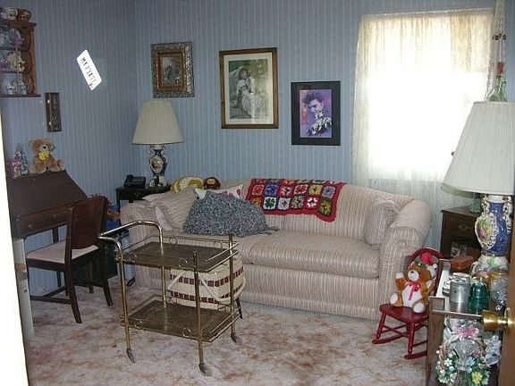 4th image of 615 N B St