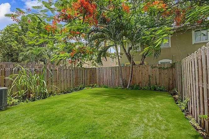 1020 SE 26th Ter — Photo 23