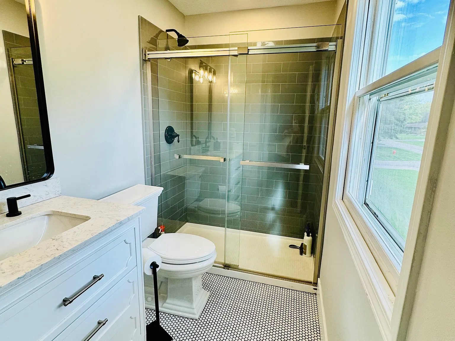 4 bed, 2.5 bath, 2200 sqft, $3,100 — Photo 4