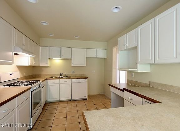 3rd image of 1169 Foxglove Ln
