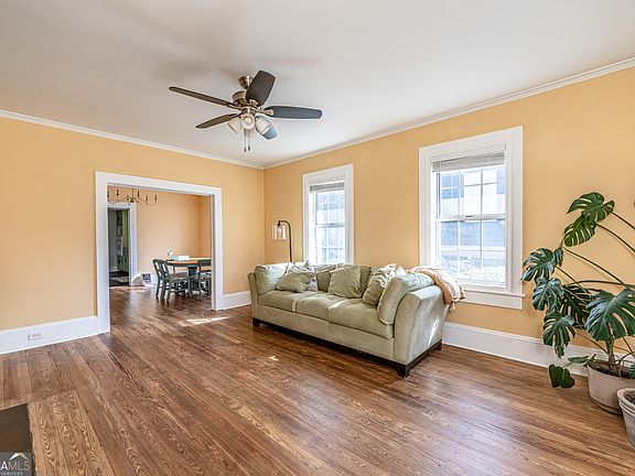 3rd image of 201 E 10th St SW