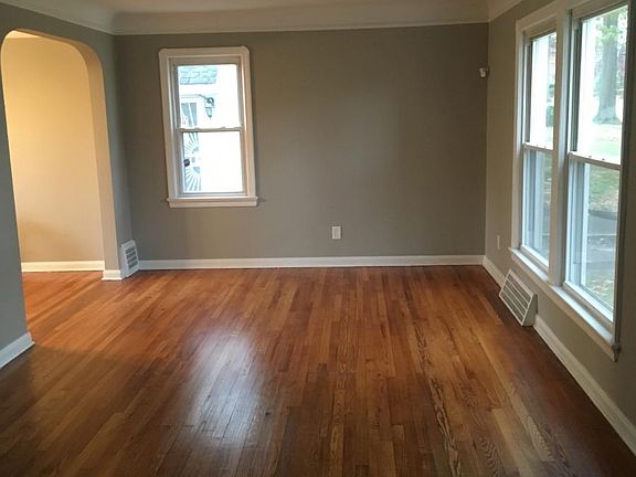 4th image of 16615 Walden Ave