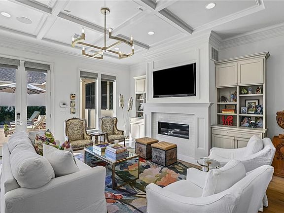 5th image of 5902 Catina St