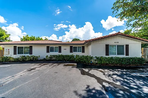 4109 Riverside Dr Photo 1