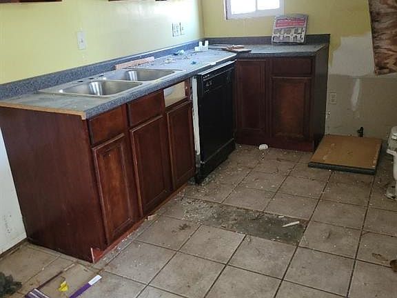 5th image of 5202 Ira Ave