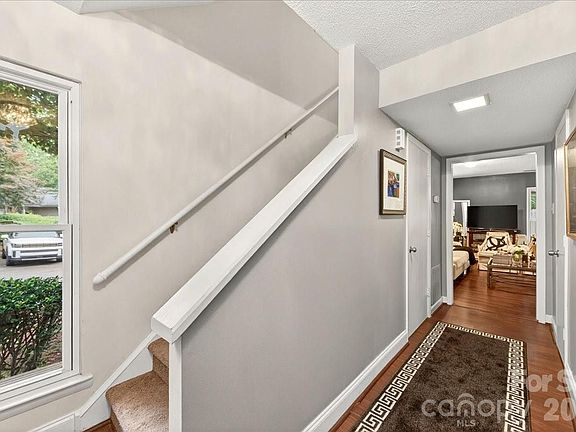 5th image of 830 Sardis Cove Dr
