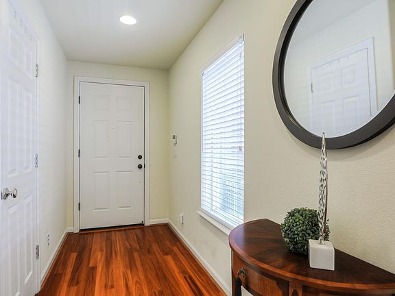 3rd image of 208 Meadow Pine Pl