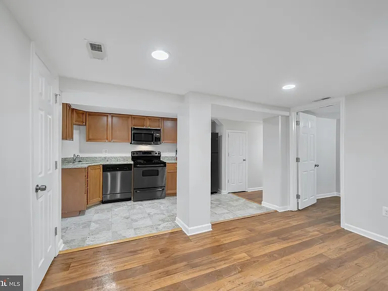 2411 N Capitol St NE #B — Photo 2