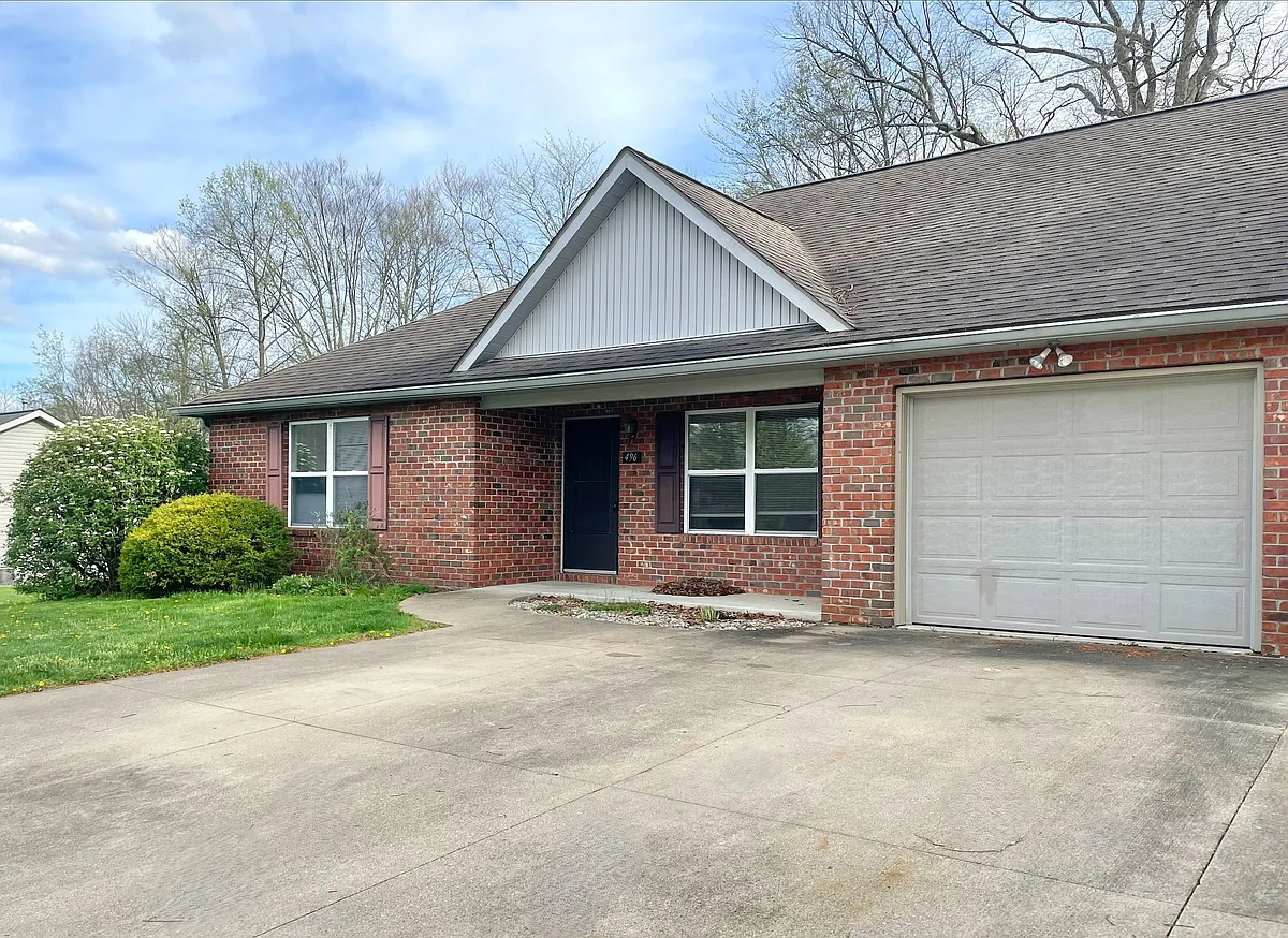 Building Photo - 496 Pheasant Run #496
