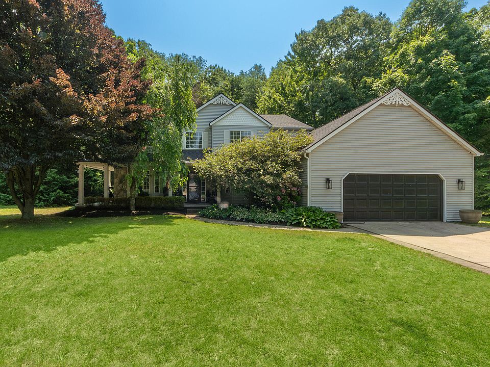 1st image of 1920 Spruce Dr