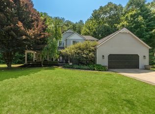 1920 Spruce Dr, Commerce Township, MI 48390