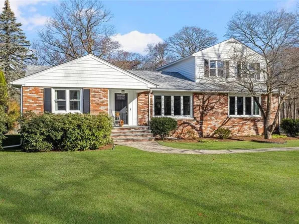 117 Moccasin Trl, Cranston, RI 02921