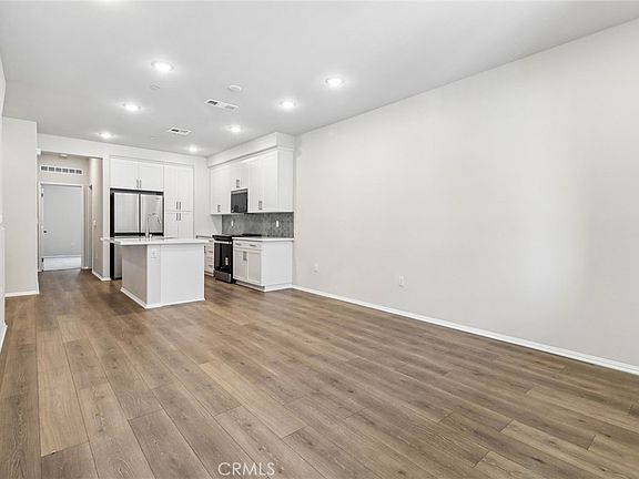 3rd image of 405 Lotus Dr