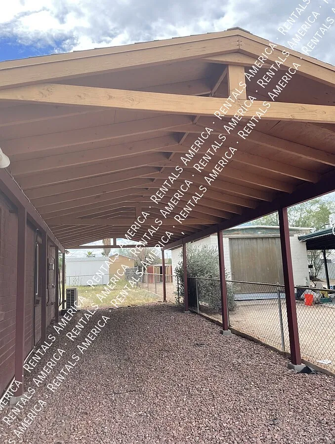 Central location, near U of A, — Photo 4
