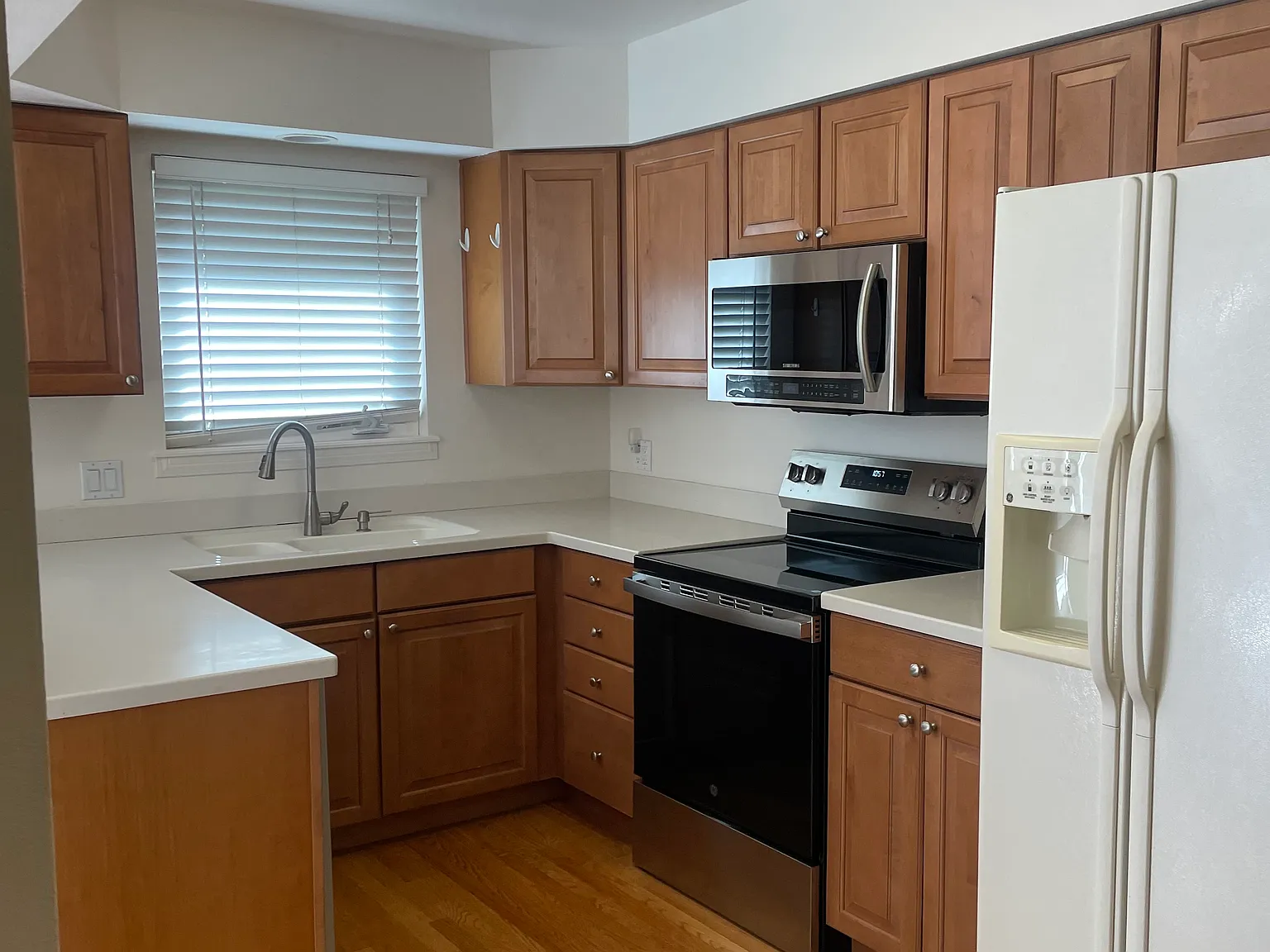 3 bed, 2184 sqft, $3,500 — Photo 4