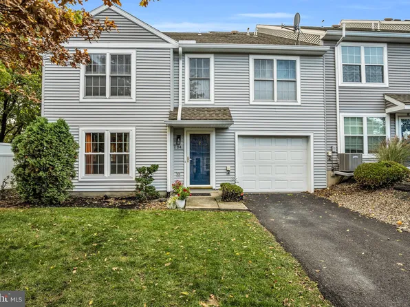 84 Courtyard Dr, Carlisle, PA 17013