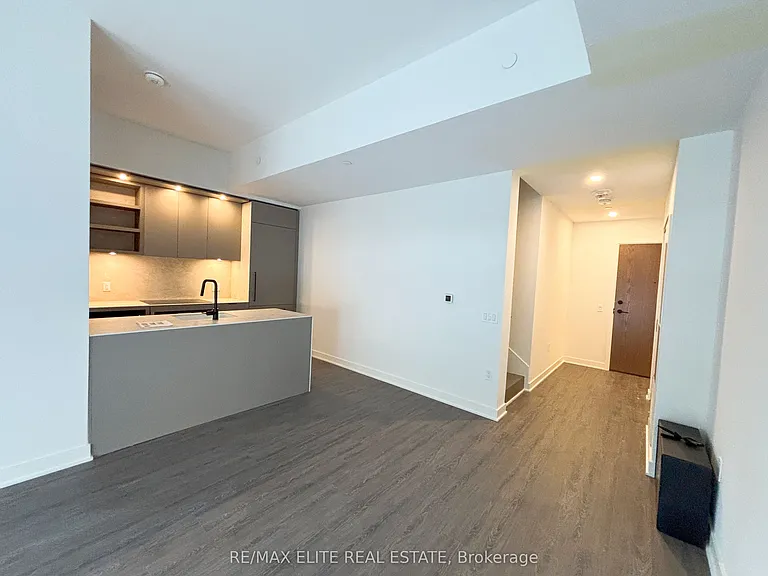 55 Charles St E #Townhouse 10 — Photo 2