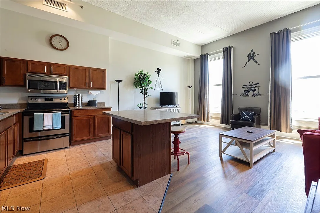 1 bed, 660 sqft, $1,395 — Photo 2