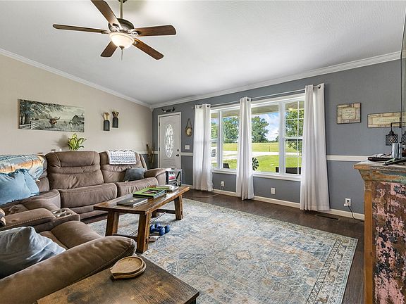 4th image of 83 Old Carpenter Ln