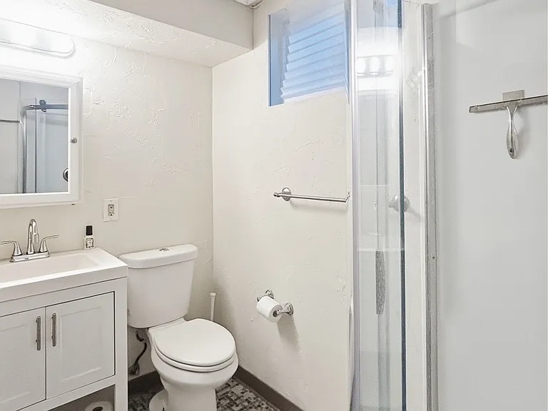 2405 W Elizabeth St — Photo 33
