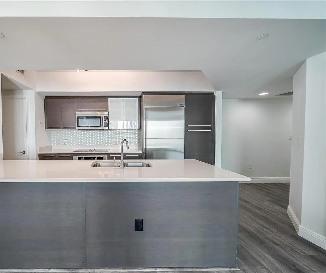 1 bed, 738 sqft, $3,000 — Photo 4