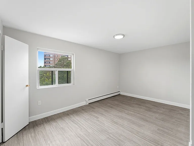 185 Berkshire Dr — Photo 13