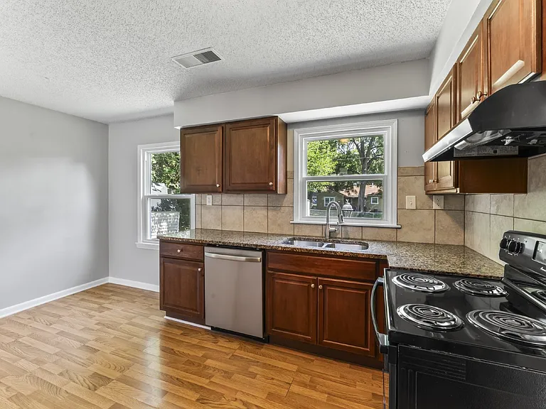 10500 W 57th St — Photo 11