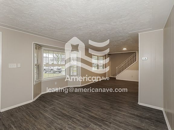 822883_002_wm_-_living_room_13483421.jpg