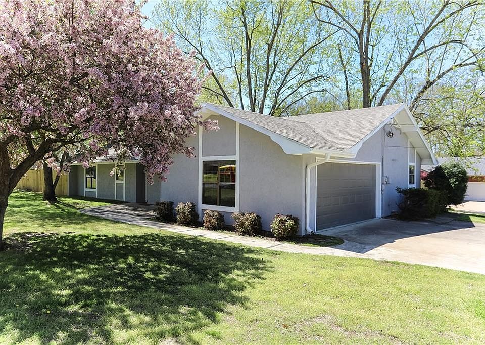 1st image of 1005 Robin Haven Dr
