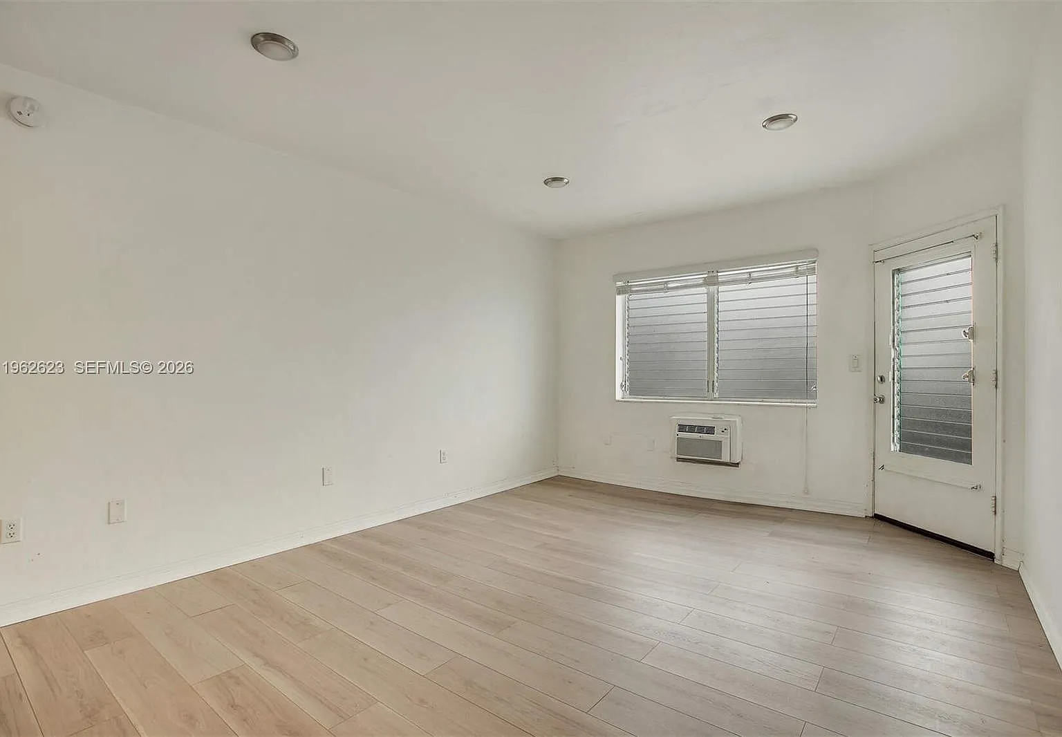 835 Meridian Condo — Photo 3