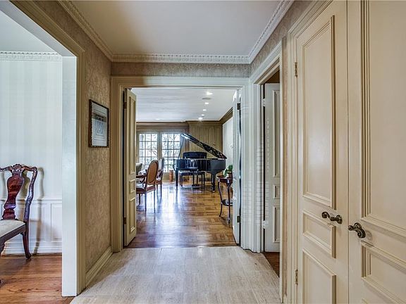 3rd image of 4825 Alta Vista Ln