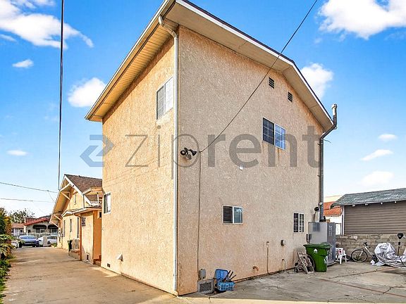3rd image of 1122 Southkingsley Dr