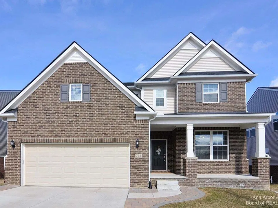 735 Groveland Cir