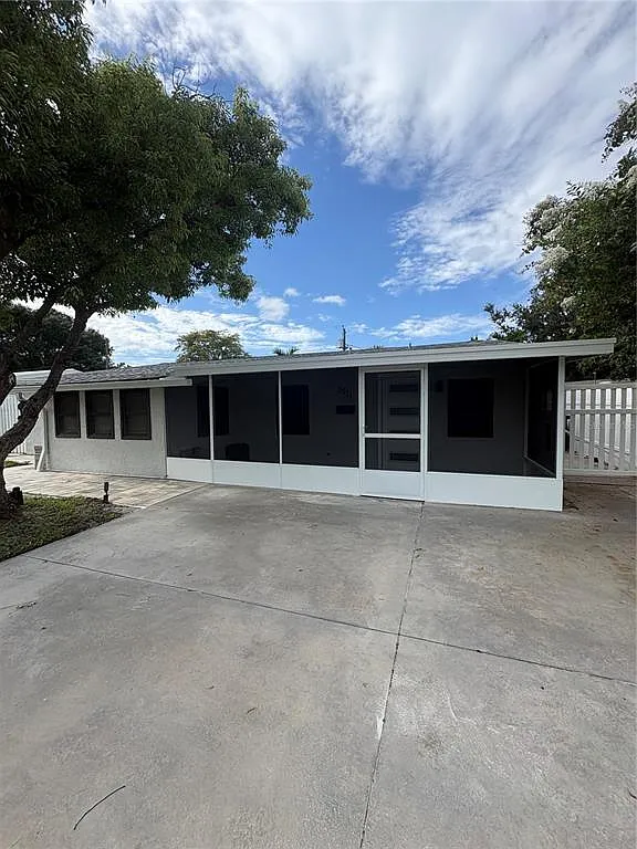 2 bed, 1.5 bath, 1363 sqft, $2,300 — Photo 1